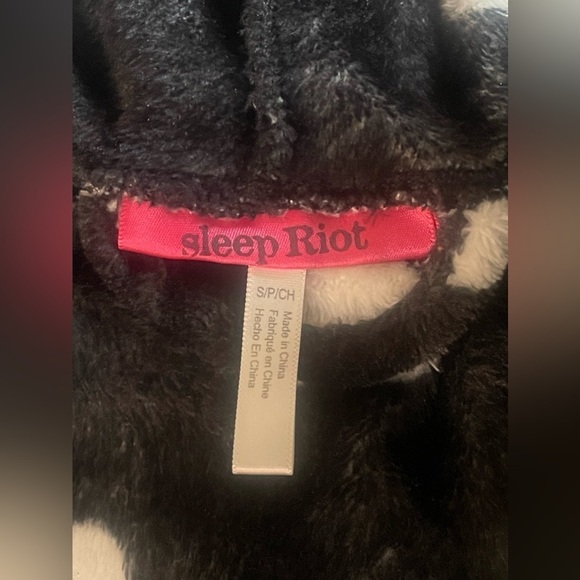 Sleep Riot Soft Cozy Bathrobe Size Small Black w White Hearts Hood Belt Pockets - Picture 6 of 8